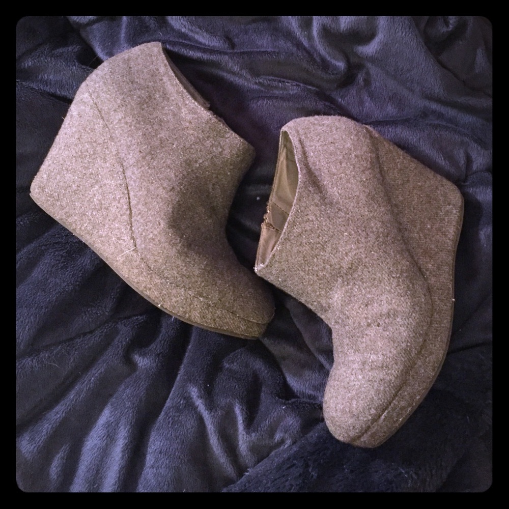 🚨SOLD🚨 Urban Outfitters wedges
