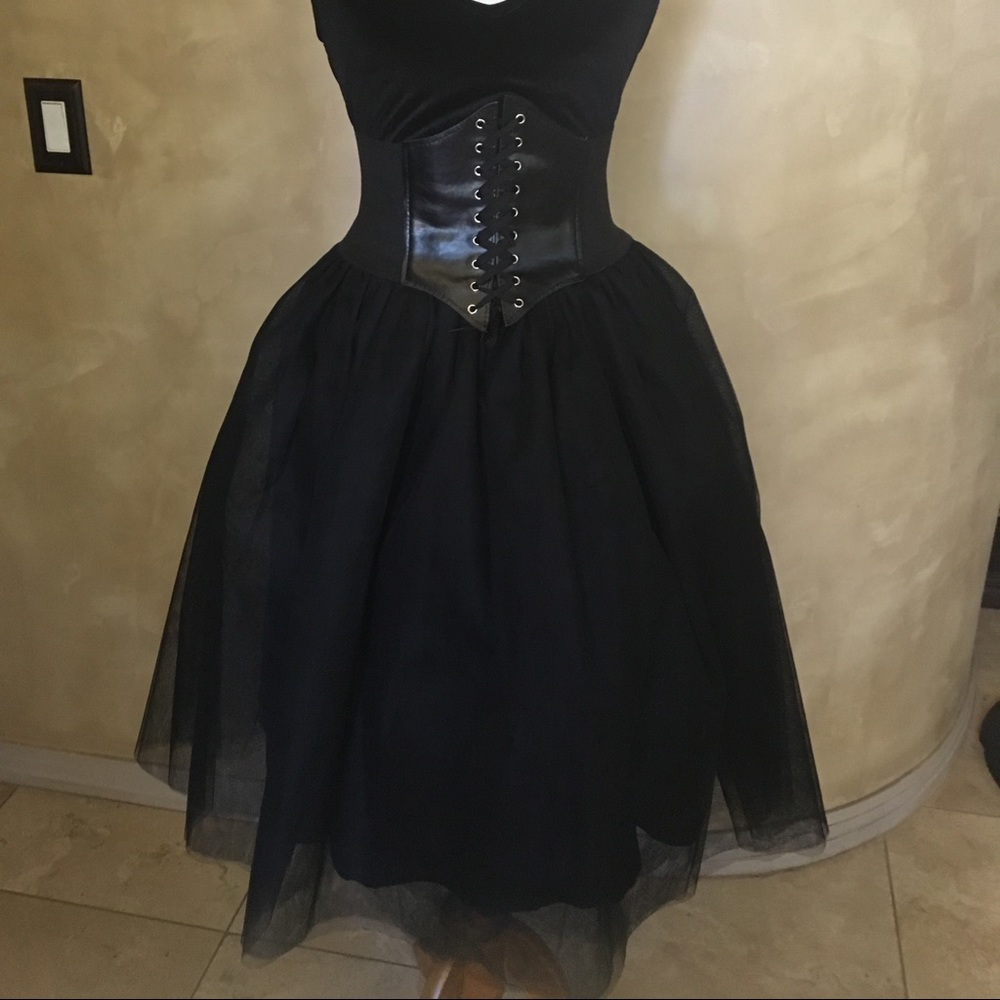 One left ππBlack wide corset belt ππ - Picture 3 of 6
