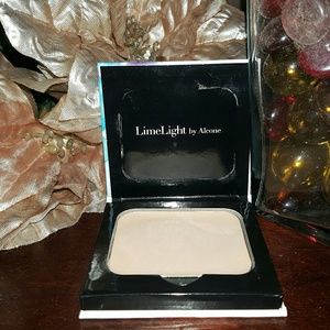 Limelight by Alcone Foundation creme