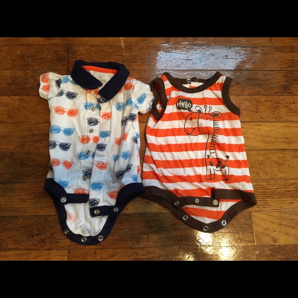 2 onesies/short outfits