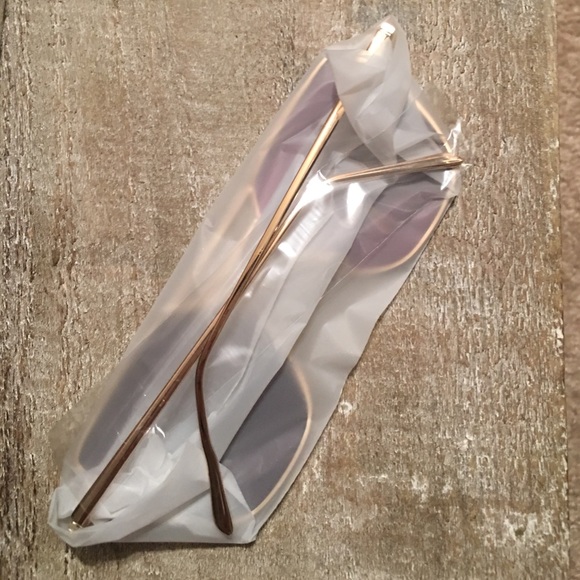 Reflective Sunnies - Picture 4 of 6