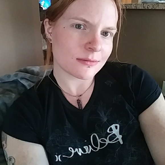 Meet your Posher, Janet - Picture 2 of 2