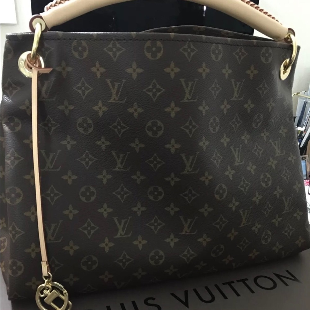 🚫SOLD🚫Louis Vuitton Artsy MM monogram