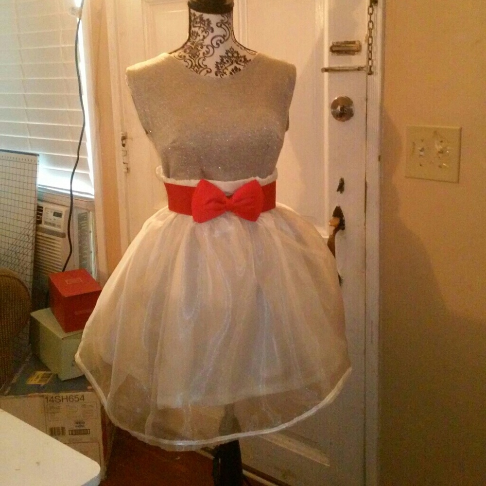 Womens white skirt grey blouse size 12