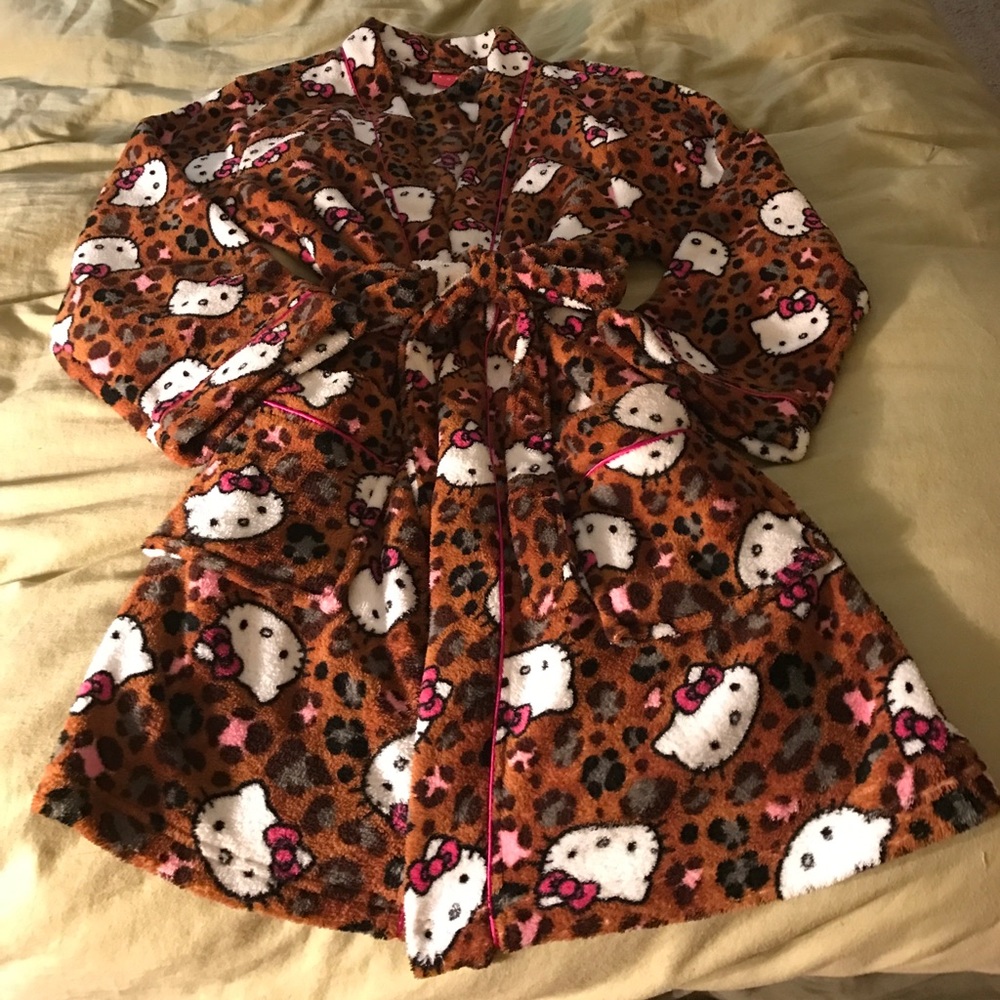 😻Adorable HELLO KITTY Robe😻