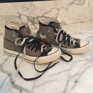 Converse High Tops Size 5 Men's (Women's Size 7)