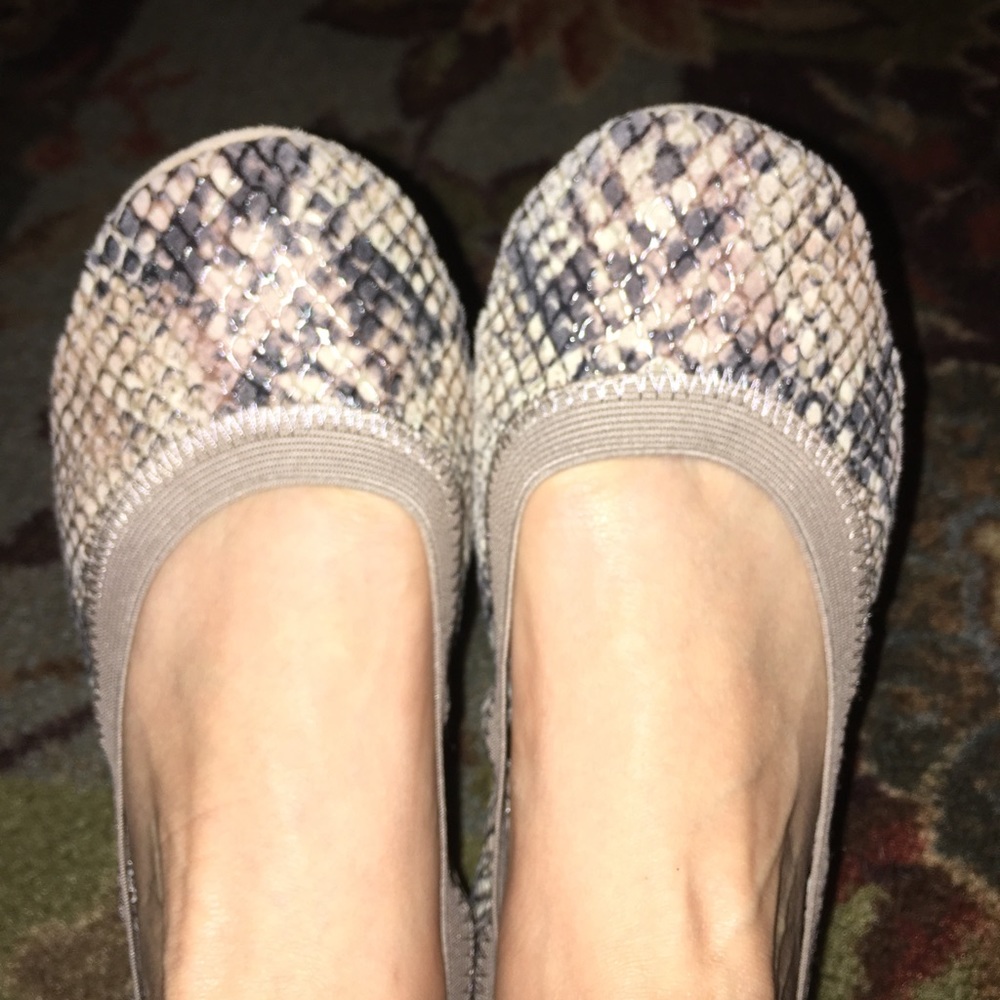 YOSI SAMRA - cream colored snake inspired flats