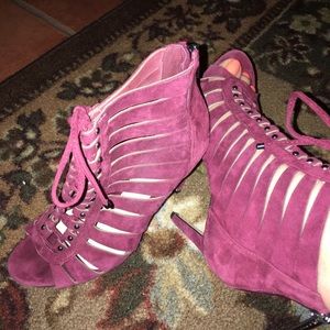 VINCE CAMUTO - gladiator heels - wine color