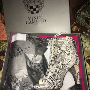 VINCE CAMUTO - snake patterned - gladiator heels