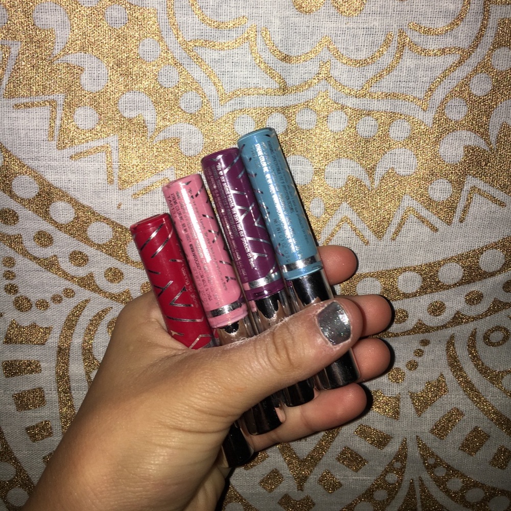 4 lipgloss set from hard candy :)