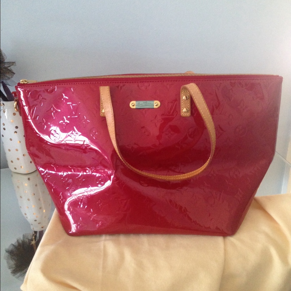 Authentic Louis Vuitton handbag .