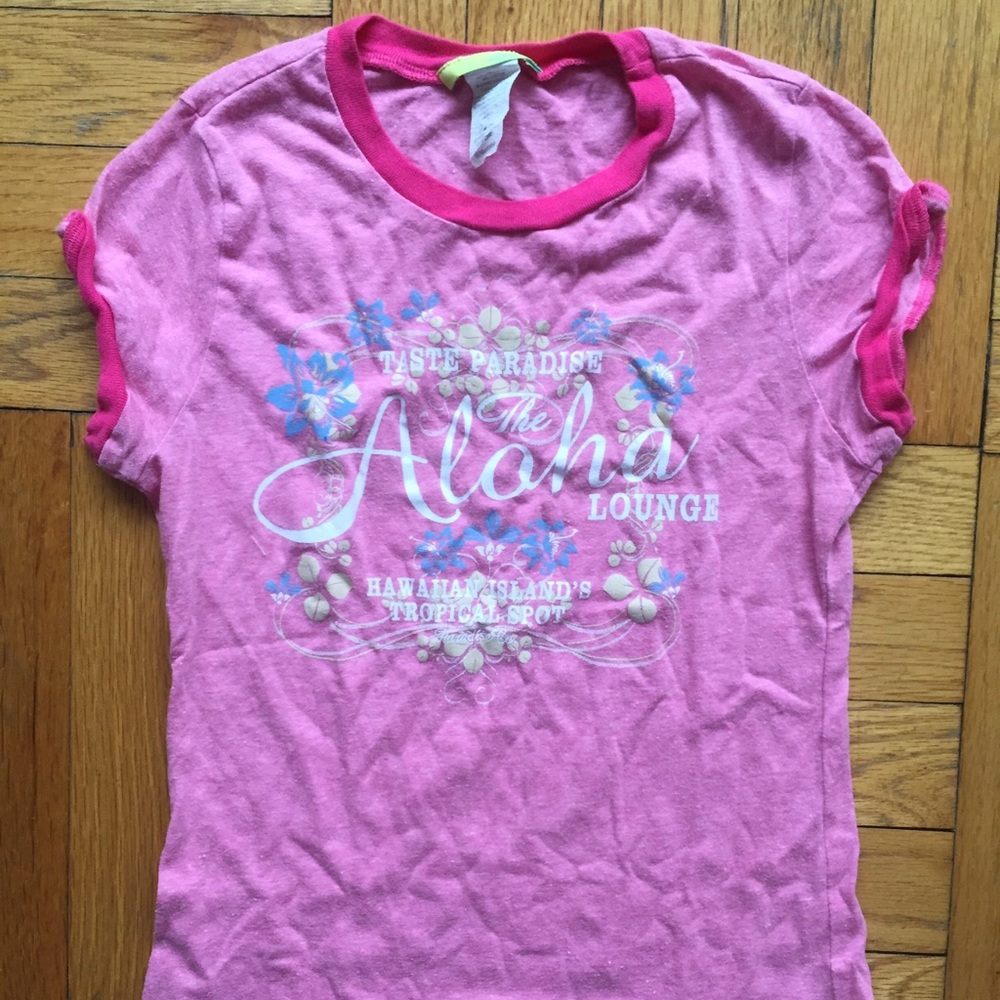 Women's graphic T-shirt in pink. Aloha logo