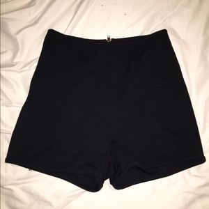 Super cute high waisted black shorts