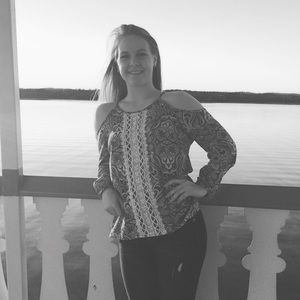 Meet your Posher, Cecelia