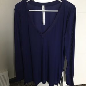 Lululemon Get Low LS. Size 6