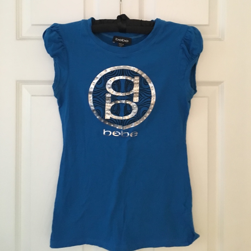 Bebe short sleeved top.