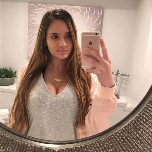 Meet your Posher, Taylor - Picture 1 of 1