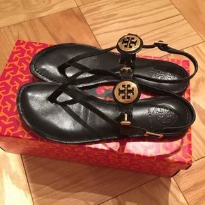 Tory Burch Ali Thong-Black Patent Calf Size 6.5
