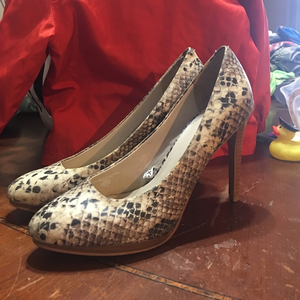 Snakeskin looking pumps