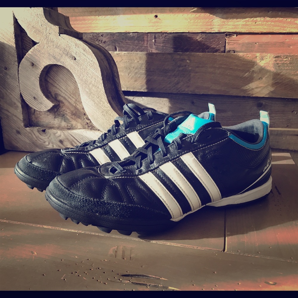 Men's Adidas indoor soccer cleats. ⚽️