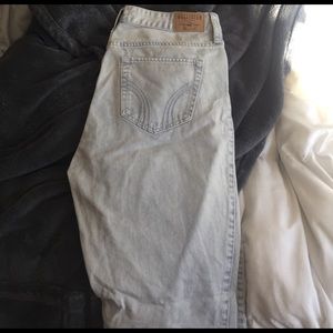 Hollister mom jeans NEVER WORN