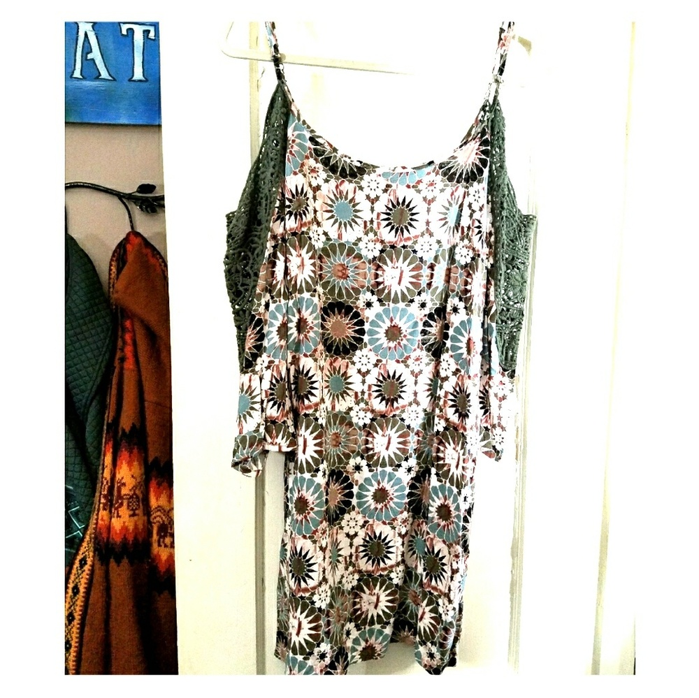 Dress with cut-out shoulders