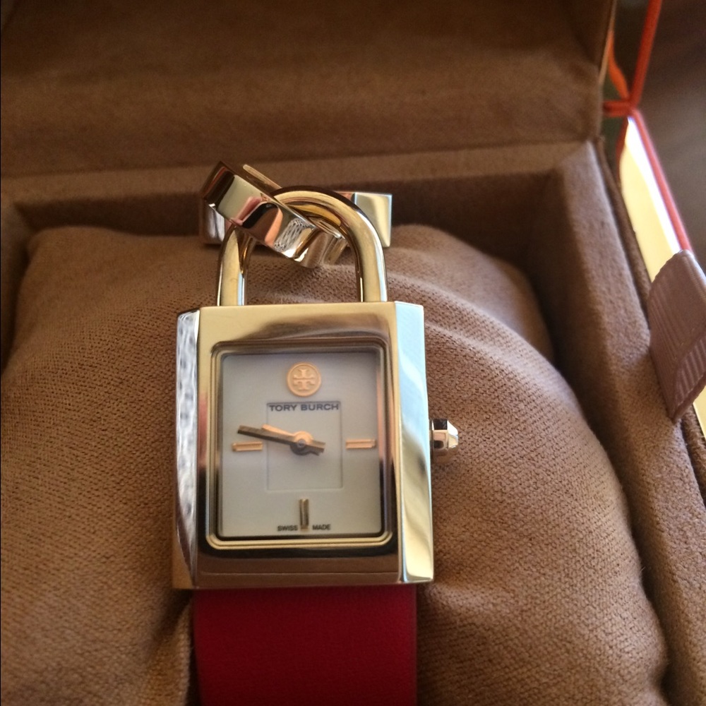 SURREY WATCH, RED LEATHER/GOLD-TONE, 22 X 23.5 MM