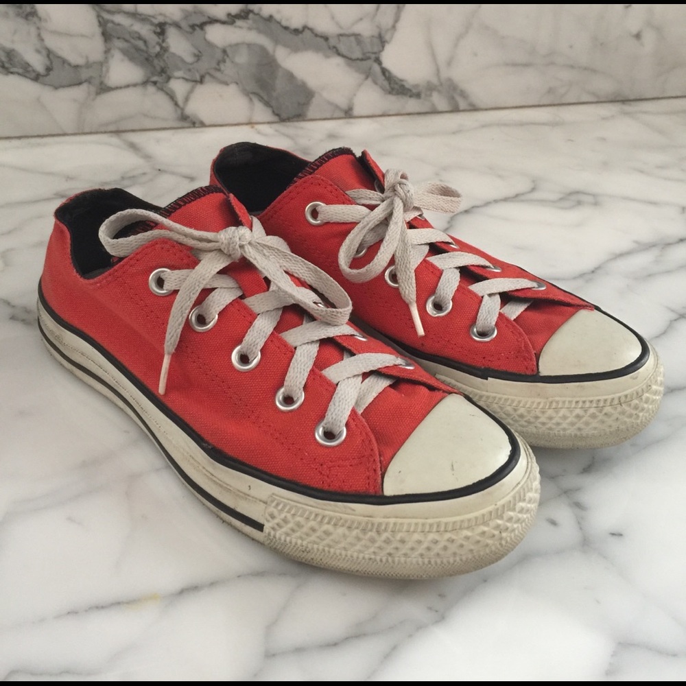 Red Women's Converse Size 6