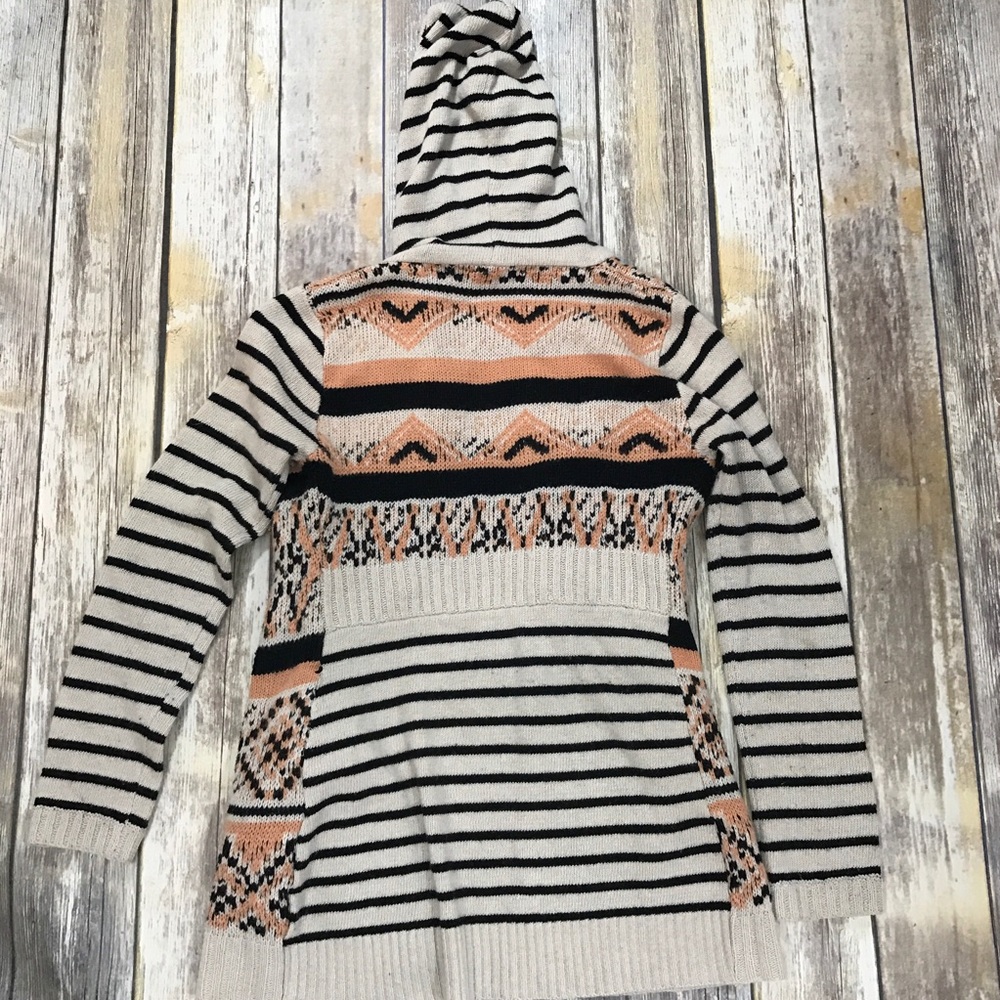 Hem & Thread Cardigan - Picture 2 of 4