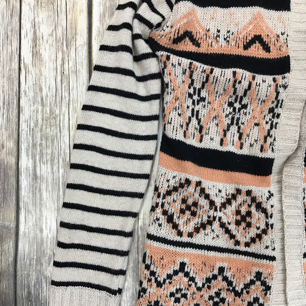 Hem & Thread Cardigan - Picture 3 of 4