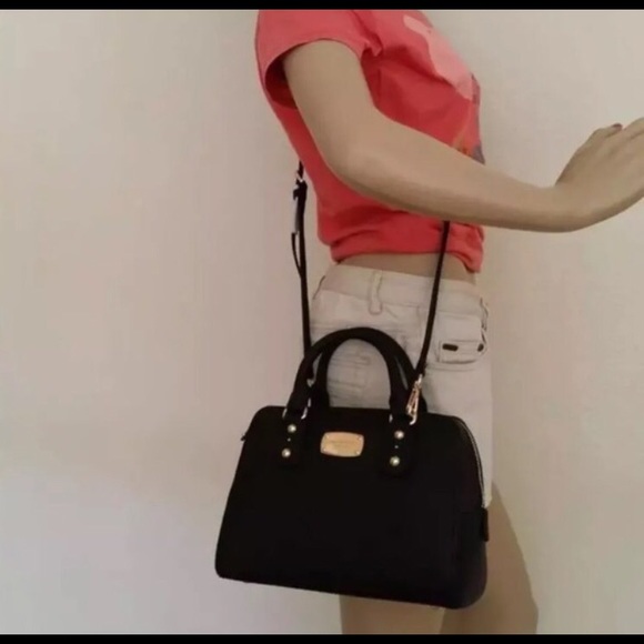 👜👑MK Saffiano satchel👜black - Picture 4 of 7