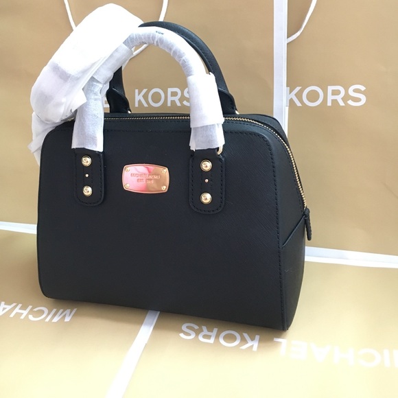 Michael Kors Handbags - 👜👑MK Saffiano satchel👜black