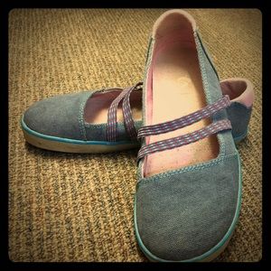 Blue Acorn Shoes, size 8.