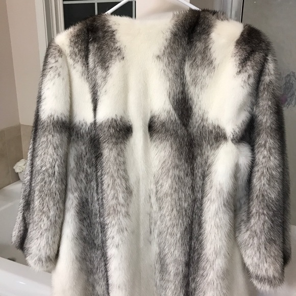 Fur coat - Picture 2 of 2