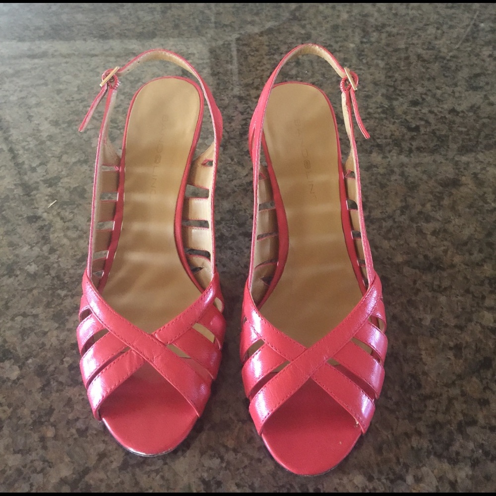 Bandolino salmon colored sandals