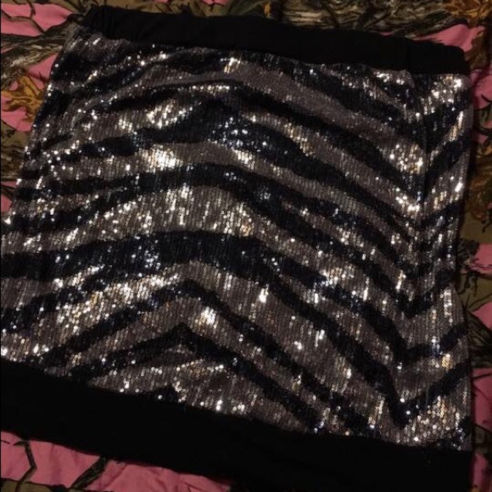 Large almost famous shirt