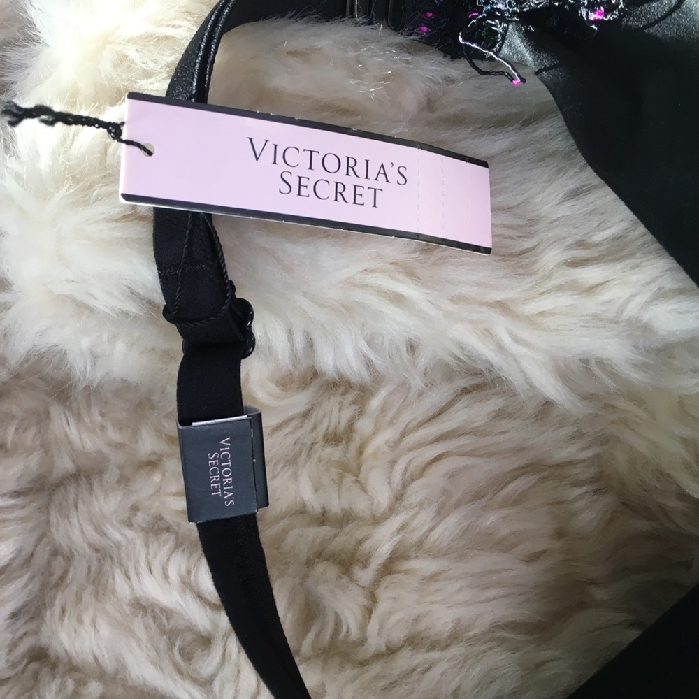 *BRAND NEW* Victoria Secrets 36D Black bra