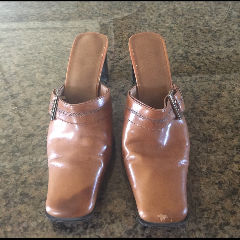 Camel buckle mules