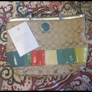 One Day SALE ☺️💋Coach summer time Small Handbag