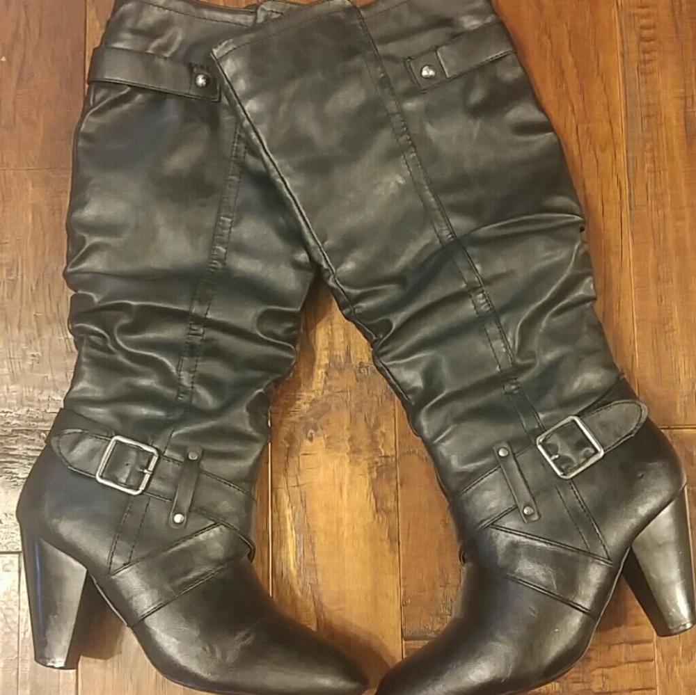 Black boots size 7 1/2 good condition