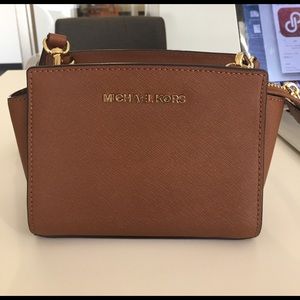 Micheal Kors small crossbody. Used once.
