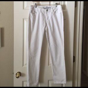 🎉SALE🎉NWOT Beautiful White Tommy Hilfiger jeans.