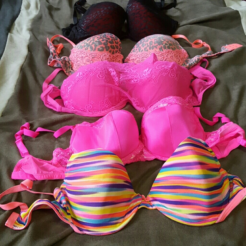 5 size 38 d bras gently used. Needs a good home.