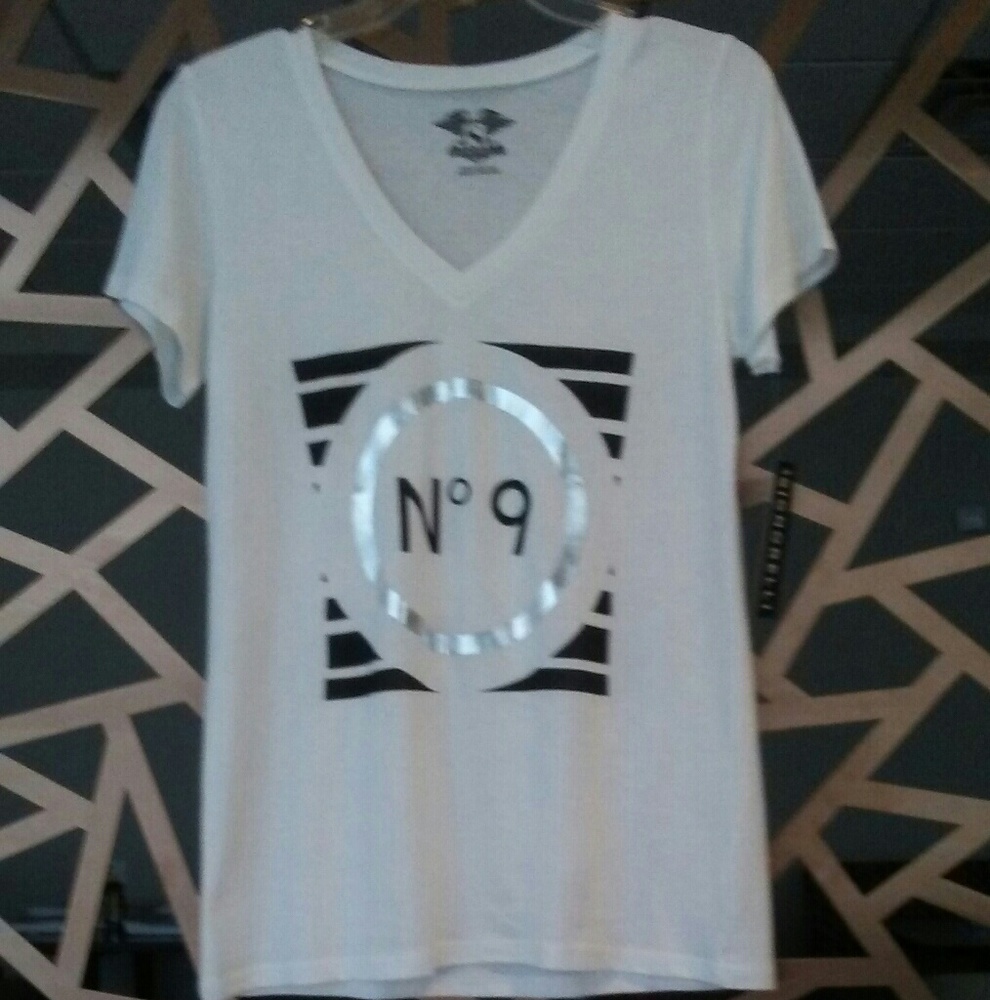 SIGNOREILLI. Vneck tee