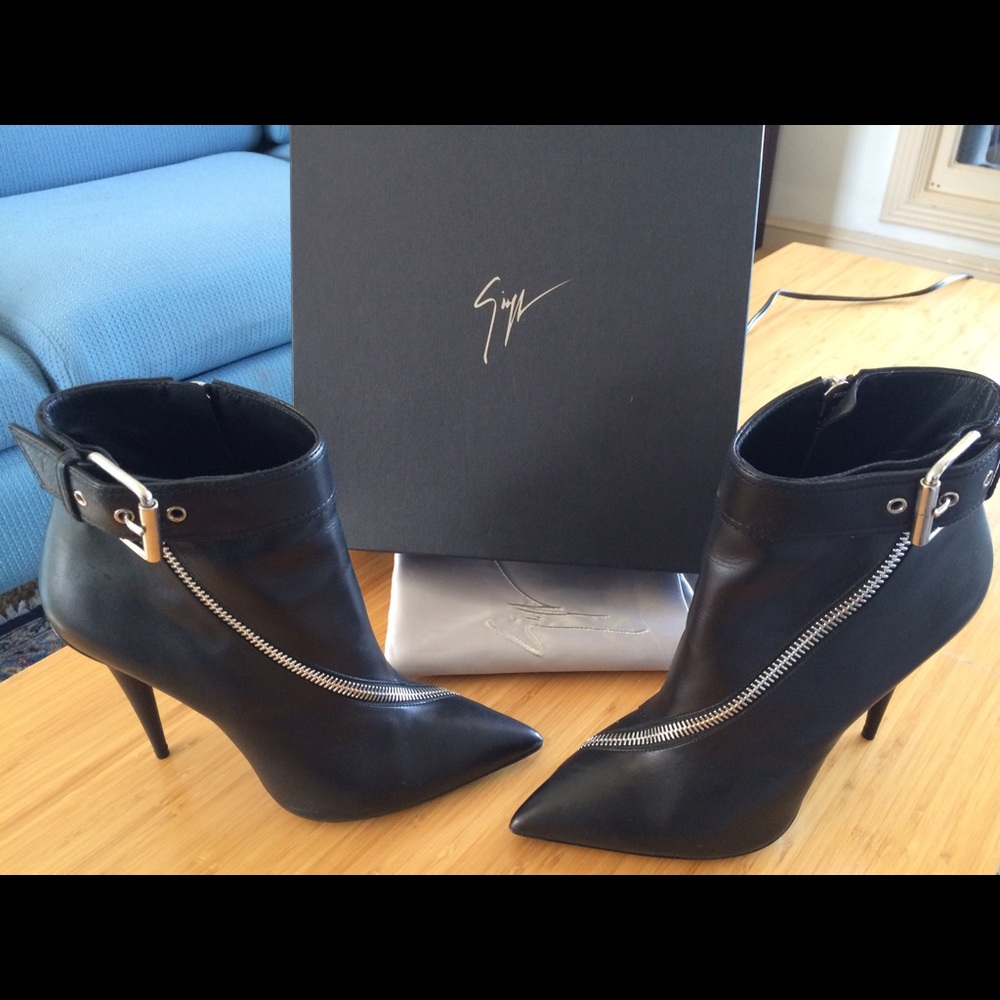 Guiseppe Zanotti Ester asymmetric zipper booties