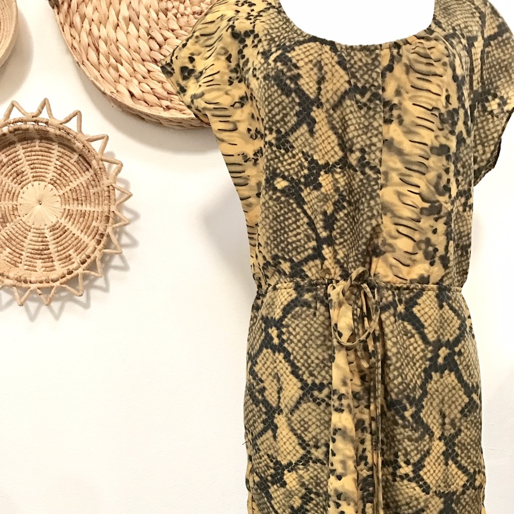 Snake print waisted shift dress medium