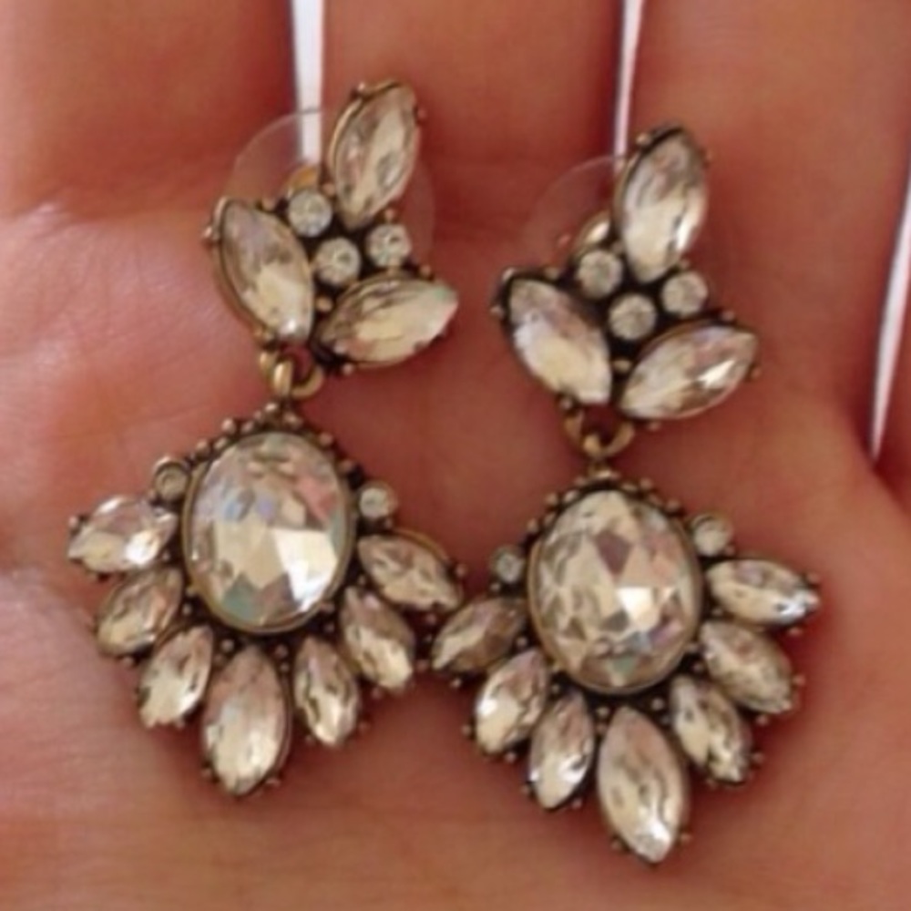 ❤️NEW IN❤️ Crystal Dangle Statement Earrings - Picture 3 of 3