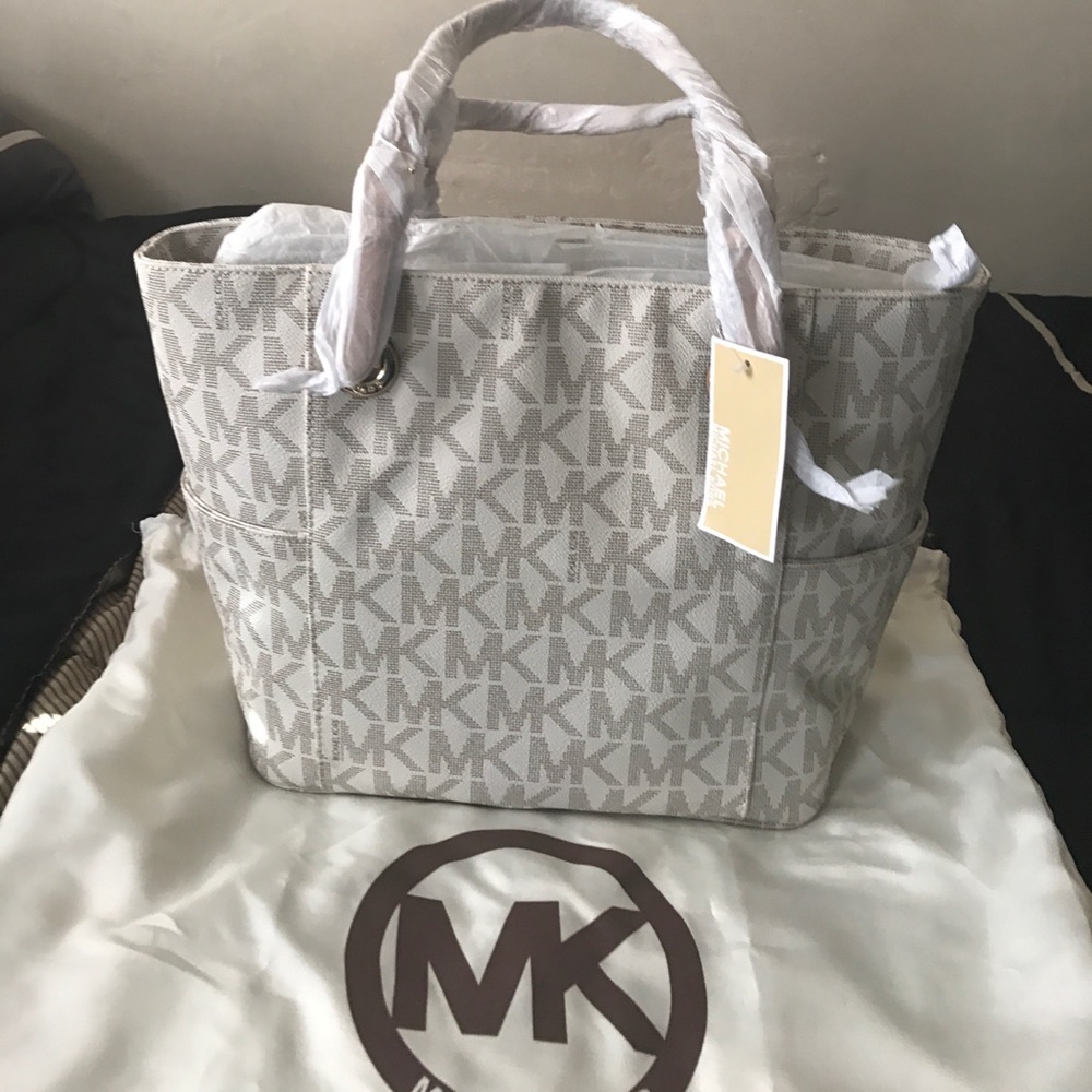 SOLD‼️ Authentic Michael Kors Tote
