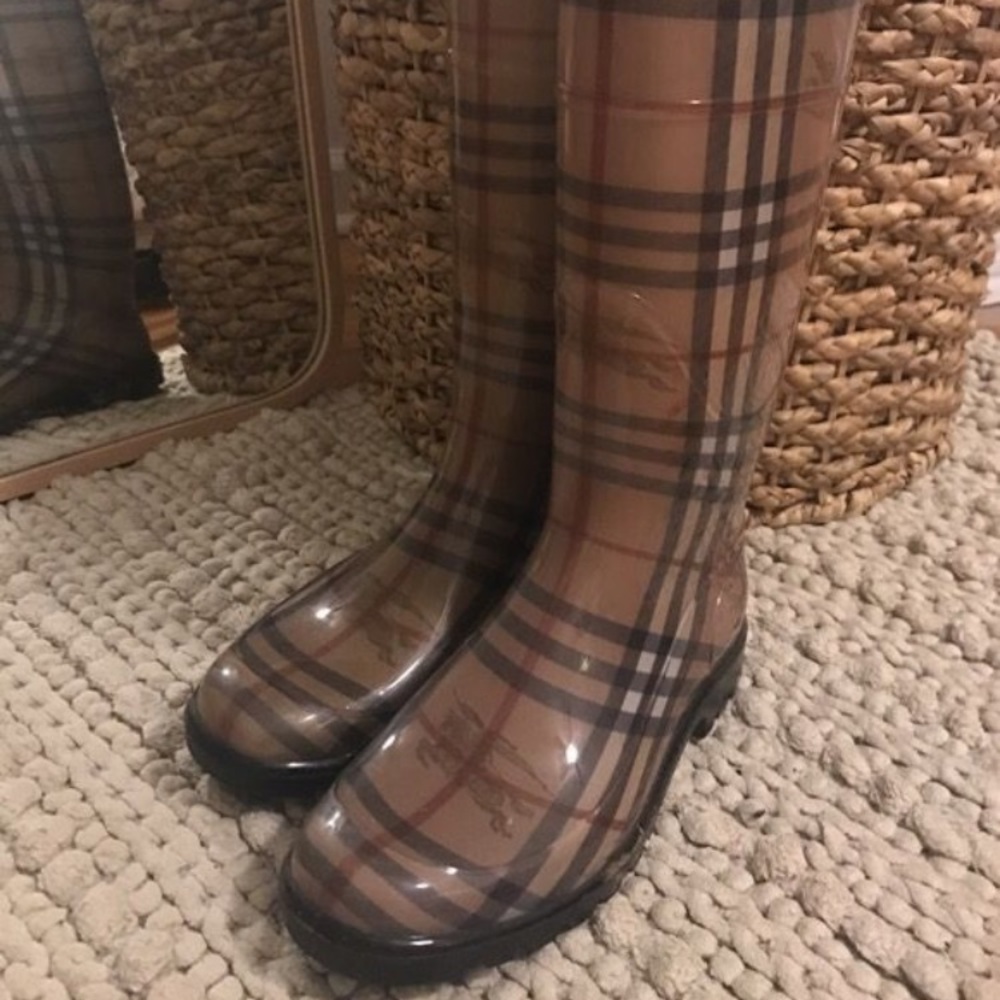 Authentic Burberry rain boots size 7