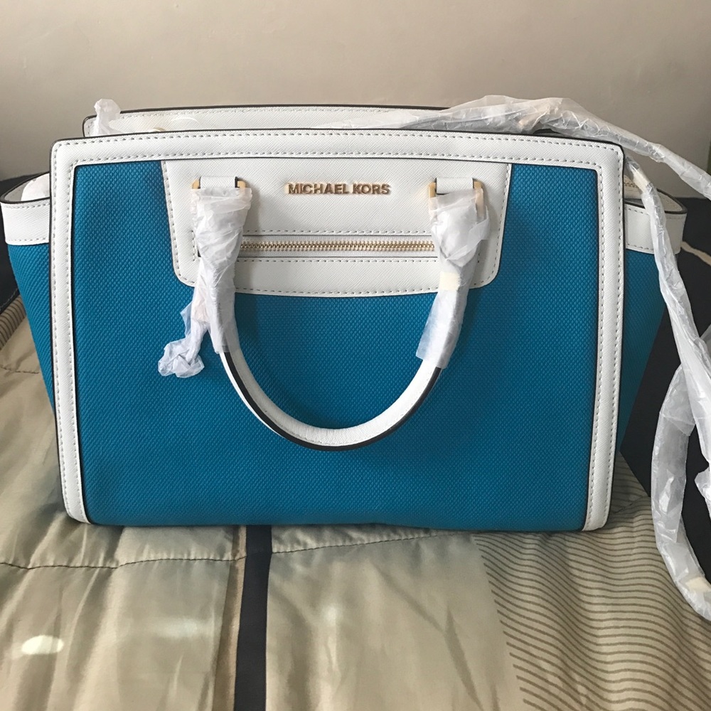 SOLD‼️ Authentic Michael Kors Satchel